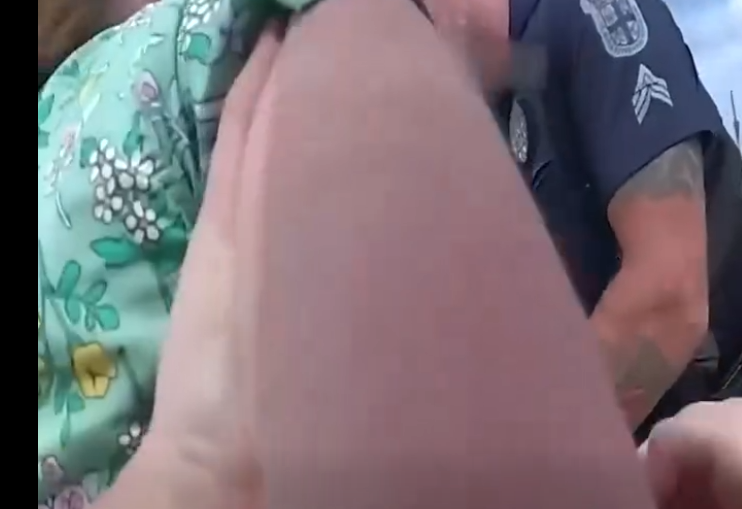 H1902001 Karen Attacks Cops While Her Son Watches part2