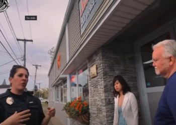 H0001006 Male Salon owner comes out hot. Police have to sto part2