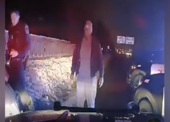 H0001021 Trooper Fights His Gun Please give man part2