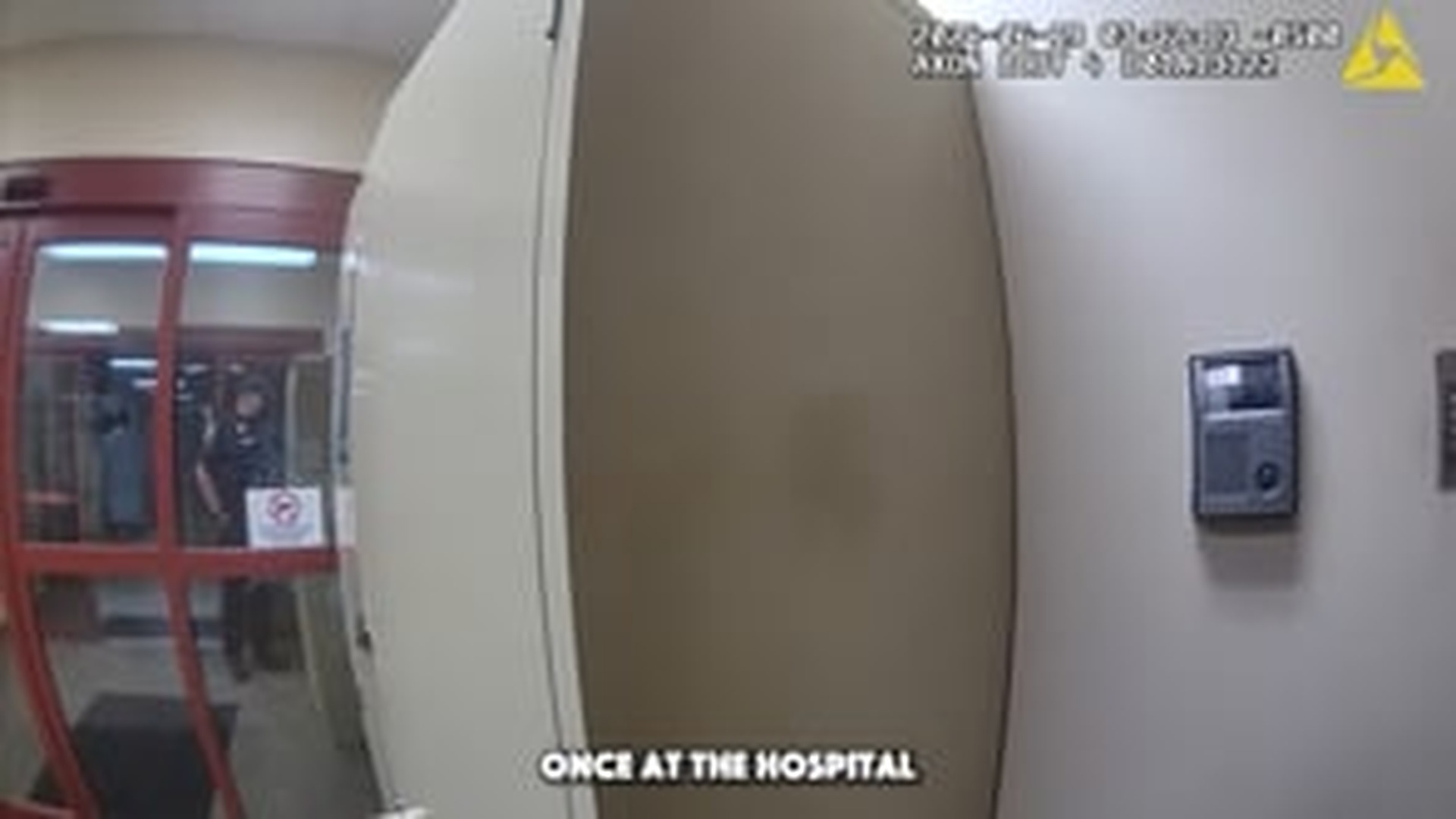 H0001031_Unhinged Karen Attacks Police Over Hospital Wait_part2