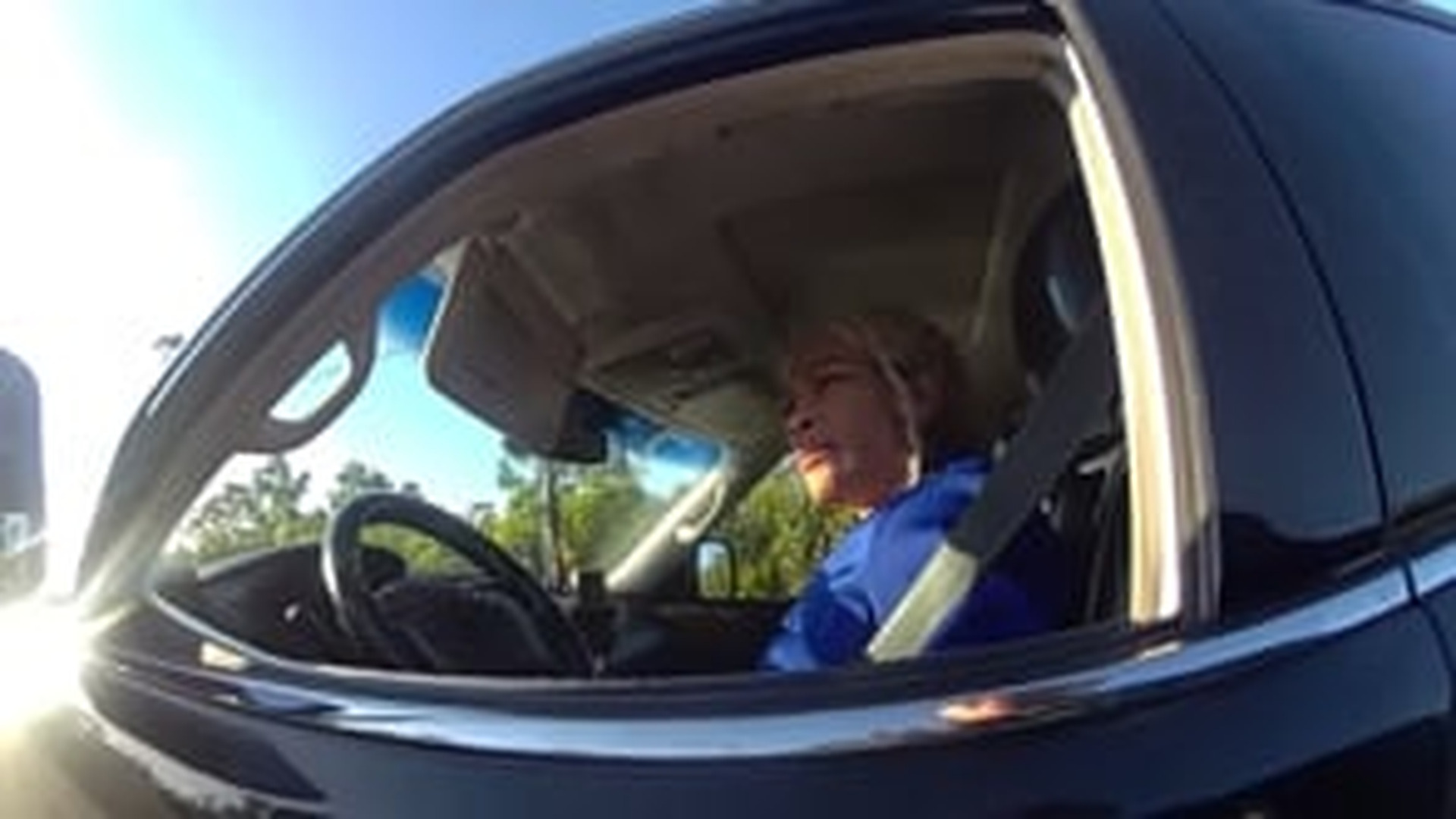 H0001036_Police Teach Entitled Woman Why You Sign Your Spee_part2