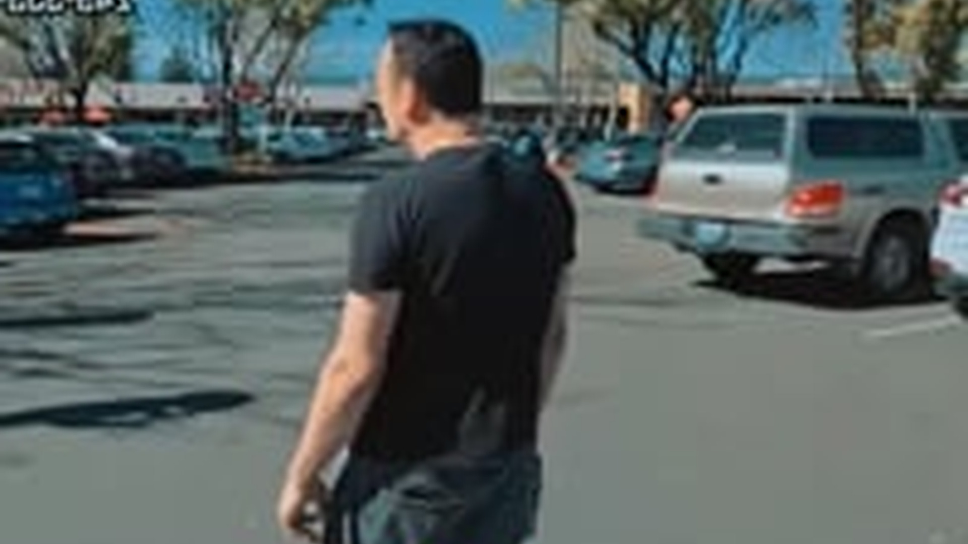 H0001043_Wild Karen chases and Husband att.acks over cameras, Cops respond hot_part2