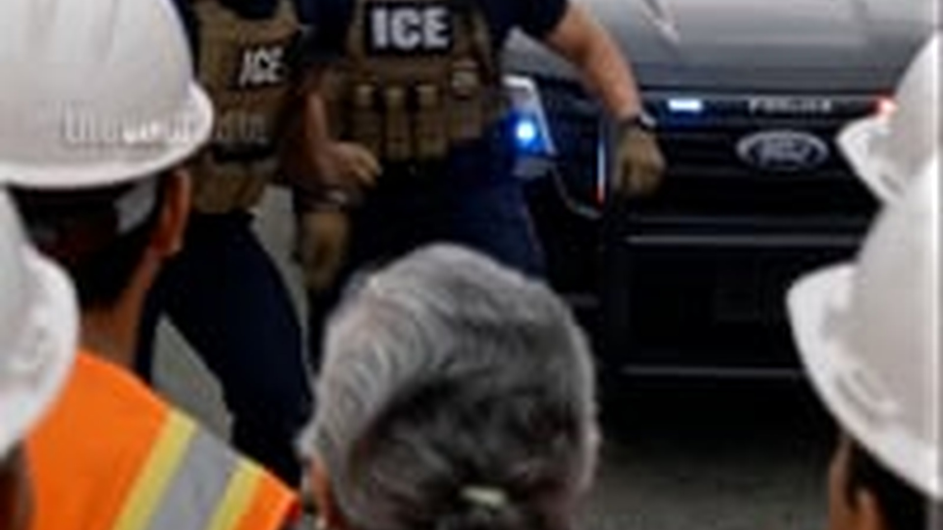H0001003_Sheriff Shuts Down ICE Agents Harassing Fruit Vendor!_part2