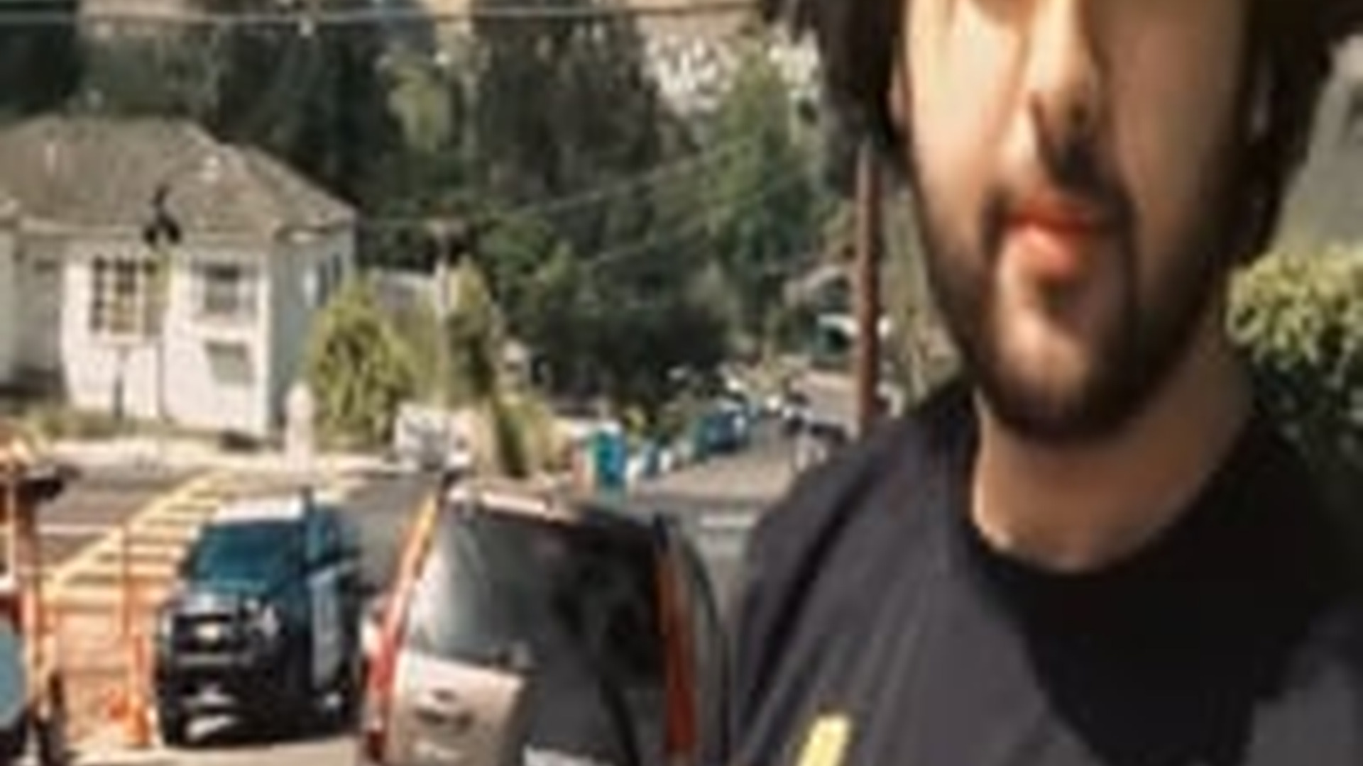 H0001012_Strokes and B.a.d Parking - Freedom of the Press - First Amendment Audit_part2