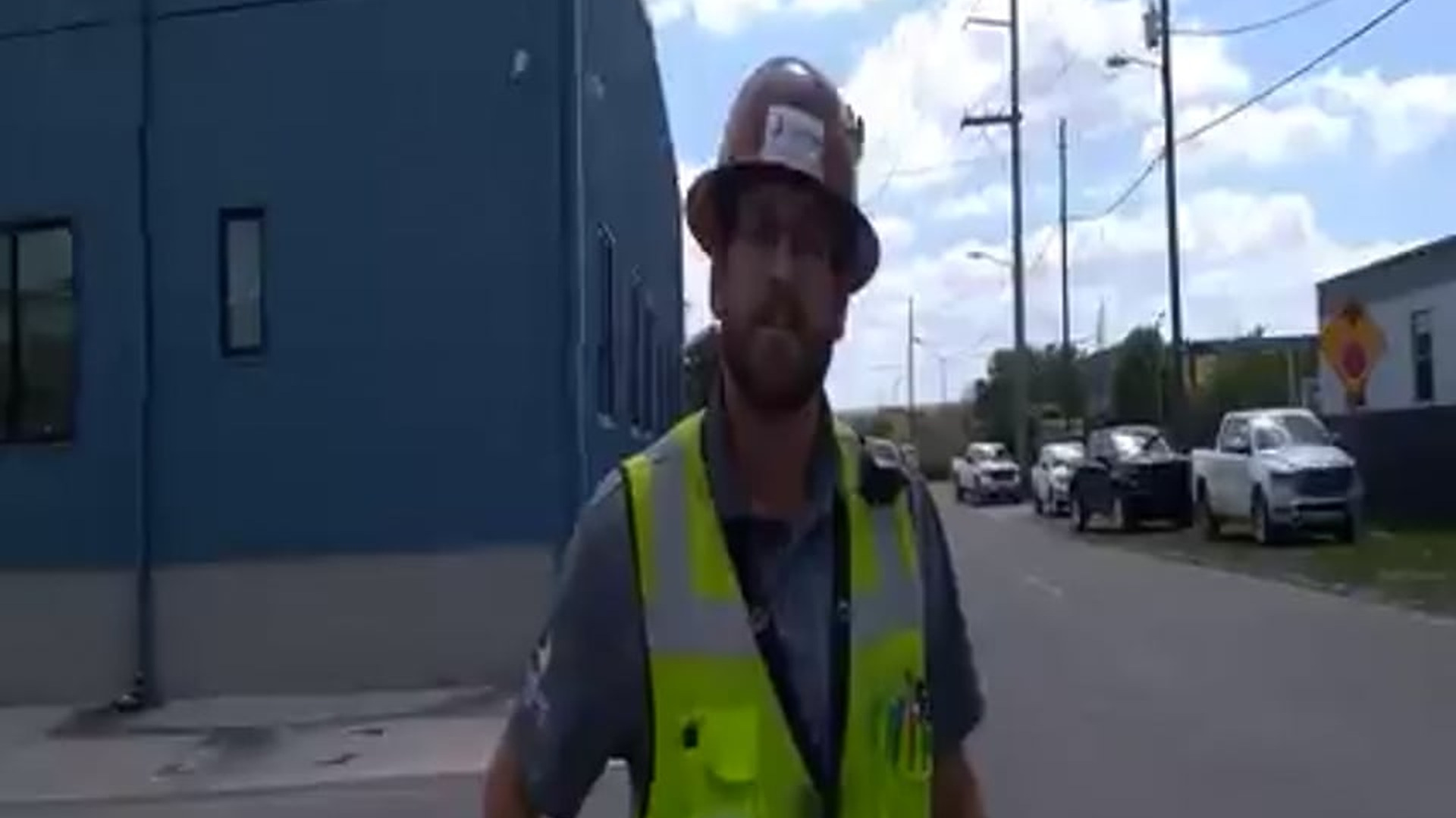 H0001057_Men CALL COPS SAYING (MURICA) (First AMENDMENT AUDIT FAIL) (OWNED)(Police Social Experiment)_part2