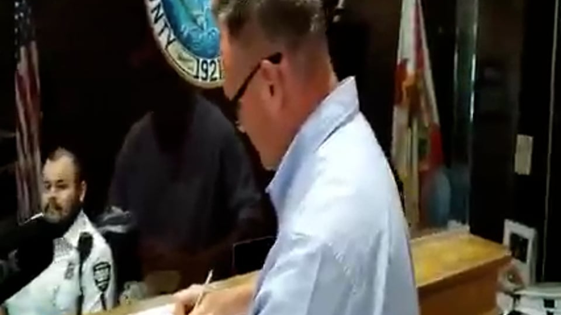 H0001012_Cops make up law demand id get denied cops trespass law knowing citizens first amendment audit fail_part2