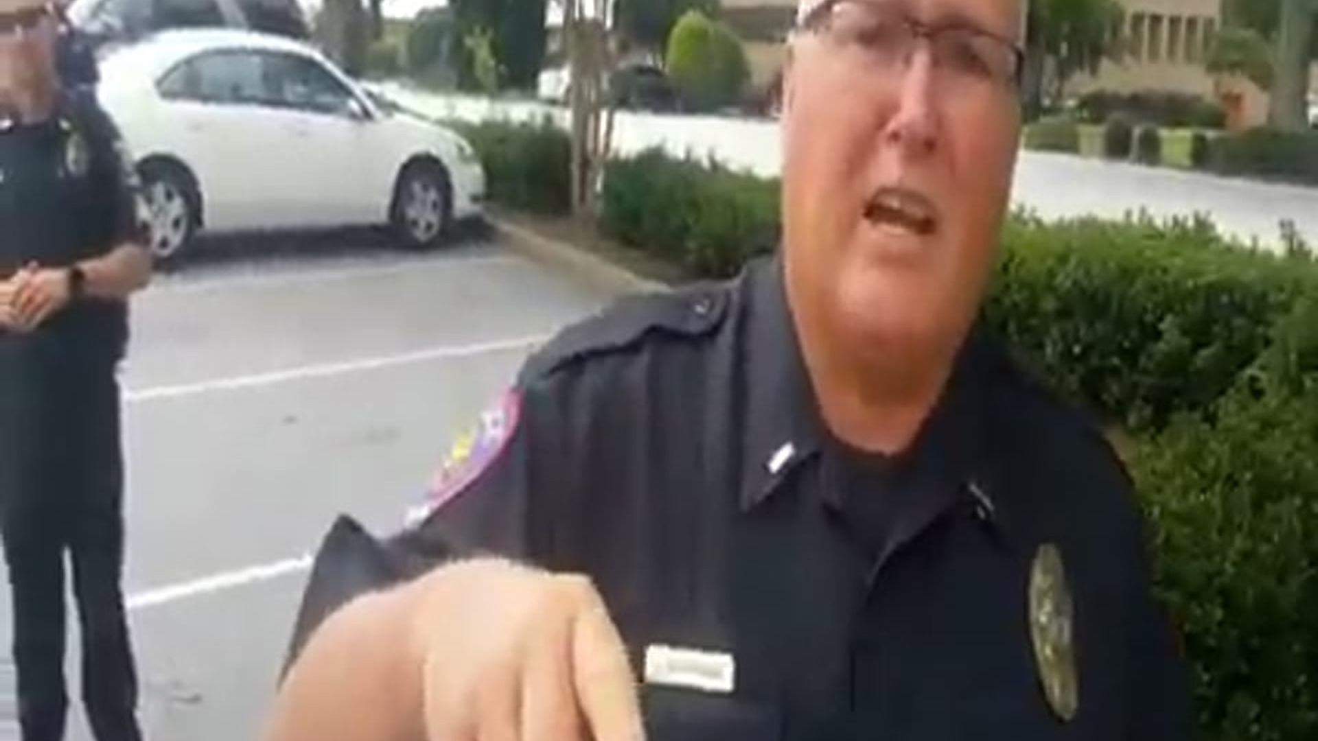 H0001048_Cops demand id cuff man refusing first amendment audit fail_part2