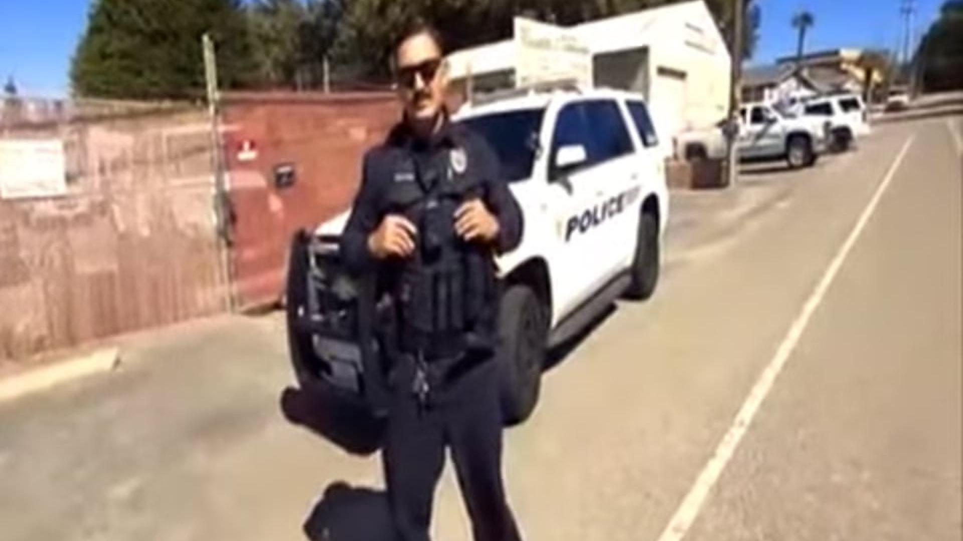 H0001007_OFFICER FAILS AT TRYING TO INTIMIDATE GRANNY._part2