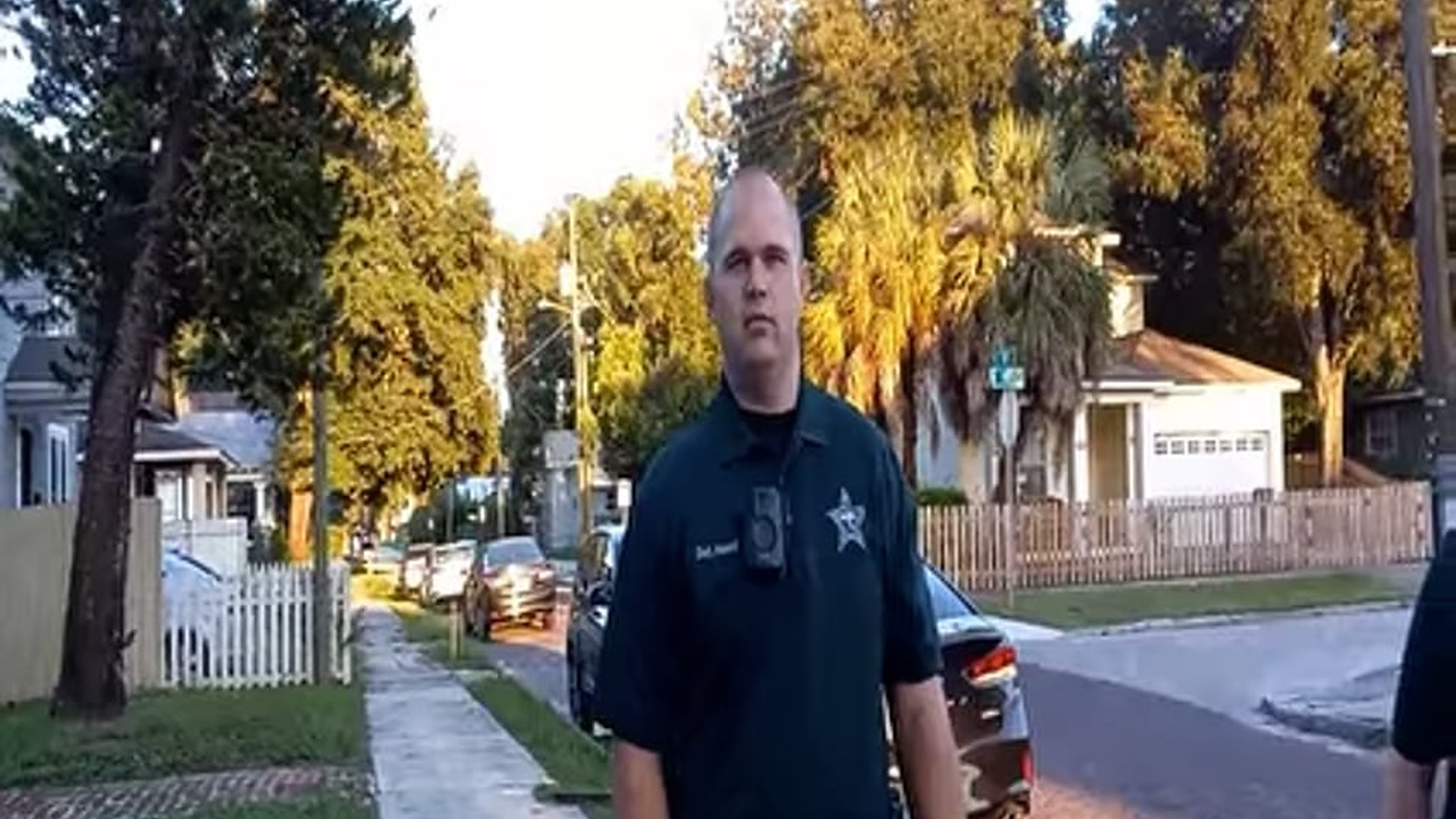 H0001031_Police question man get no answers & Cops get served instead 1st amendment audit fail_part2