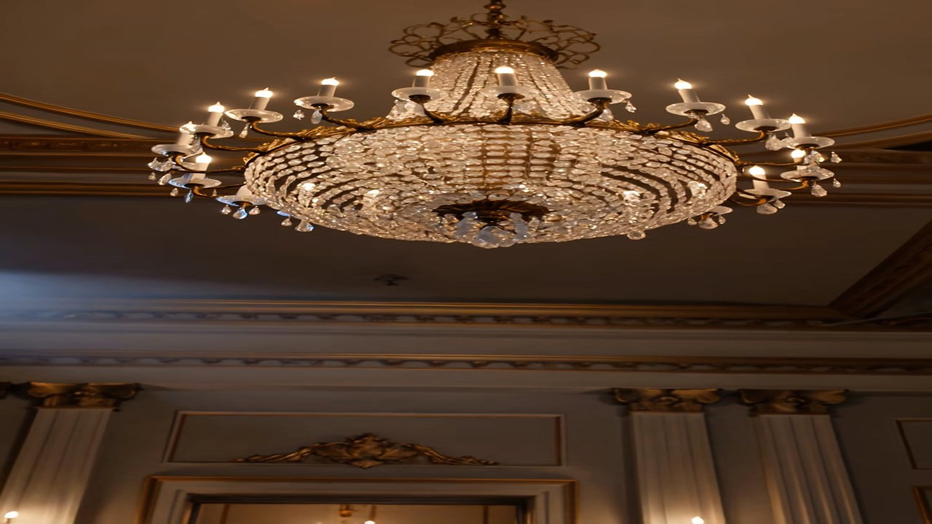 Parte 2 : H0001003 The Crystal Chandelier Trembled Violently Before The Orchestra Suddenly Lost Control! #Elite #Secrets #Mystery #Drama #